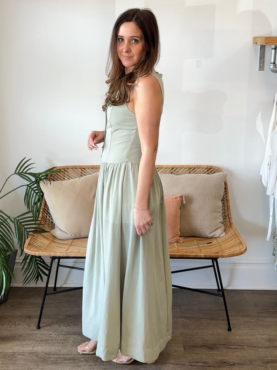 moon river sleeveless midi dress Moon River Sleeveless Pleated Midi Dress