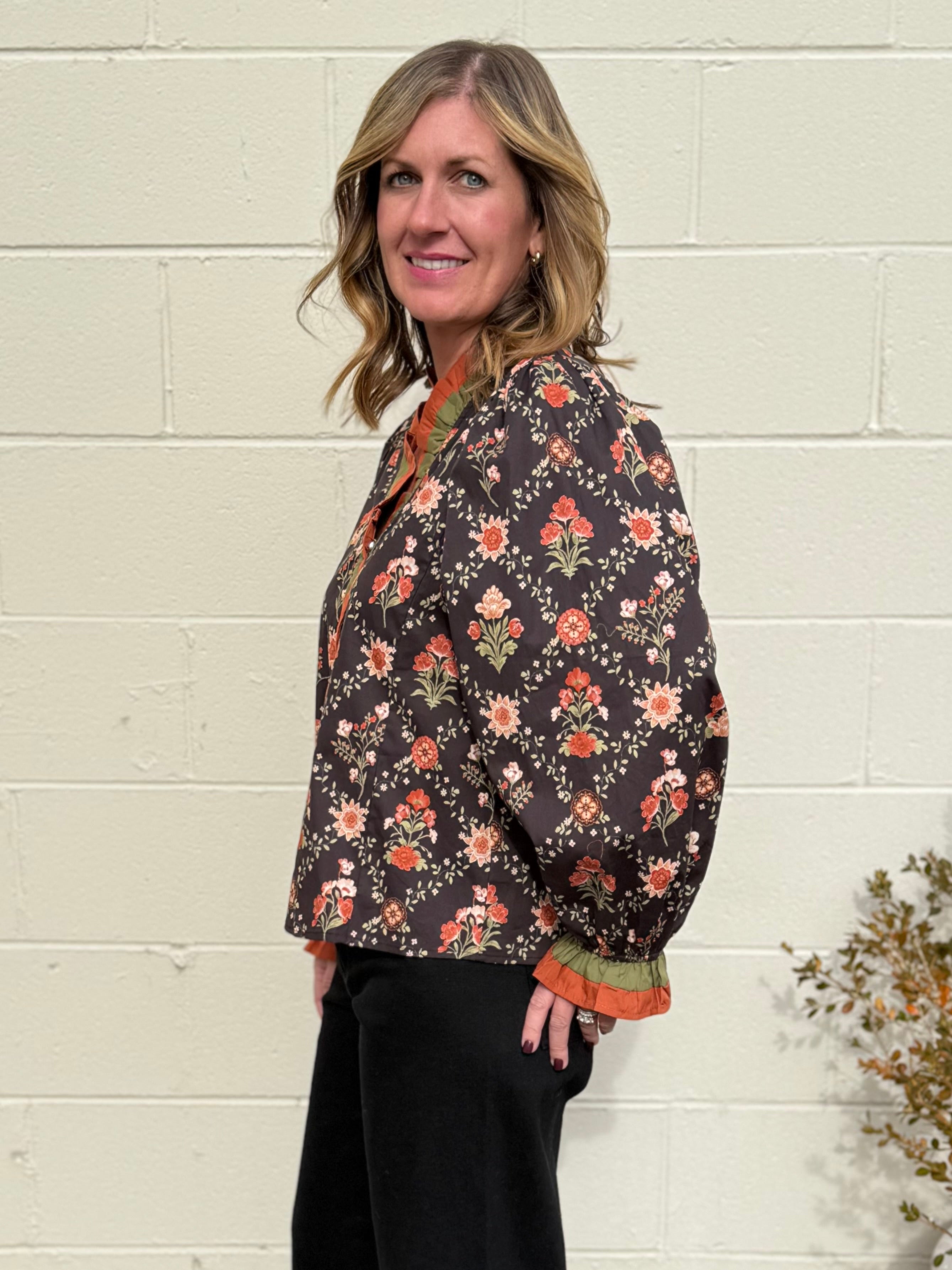 Entro | Kathryn Floral V-Neck Top | Sweetest Stitch Boutique Richmond