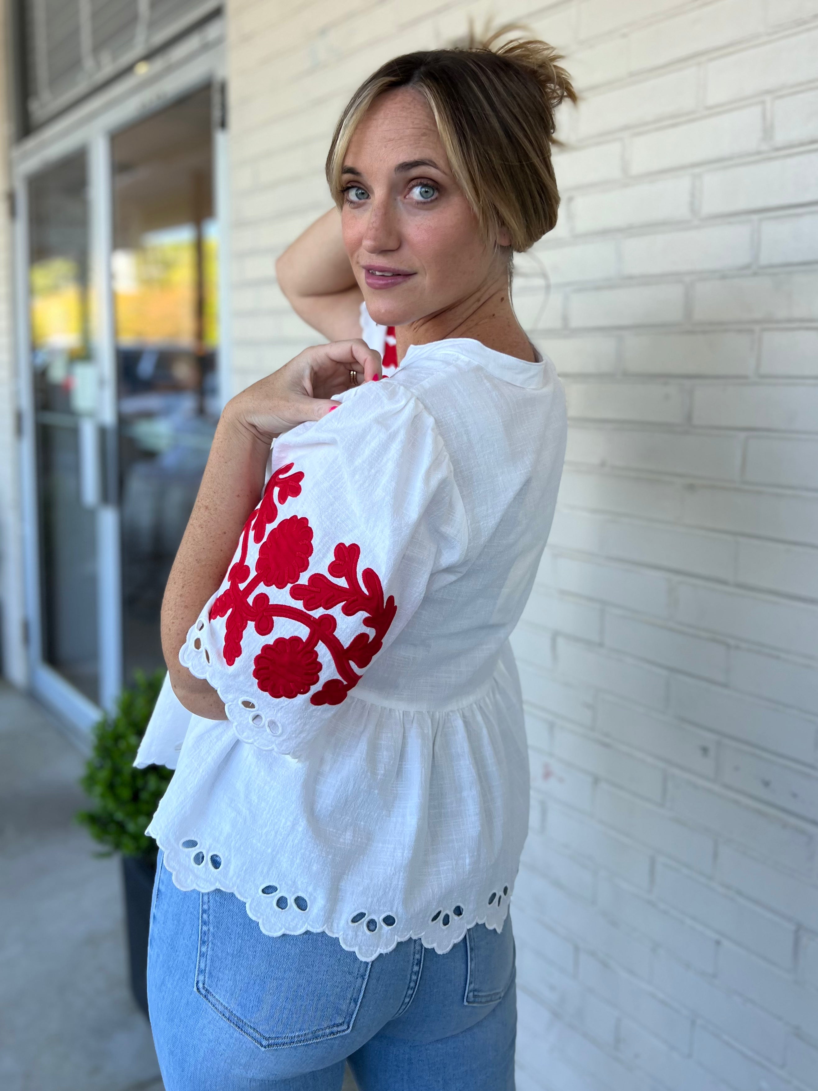 Entro | Floral Embroidered Short Sleeve Top | Sweetest Stitch